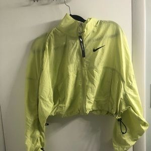 Nike cropped jacket NWT size medium